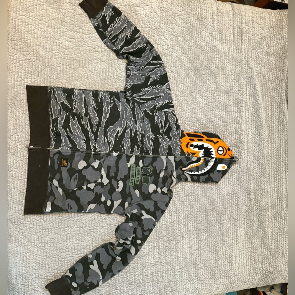 BAPE x UNDEFEATED MENS HOODIE